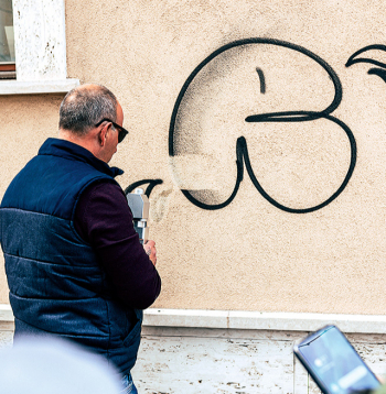 Grafiti noņemšana ar lāzeru.