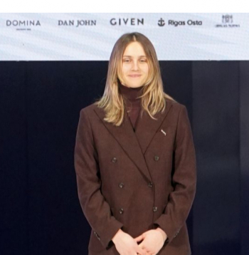 Kalnu slēpotāja Dženifera Ģērmane.