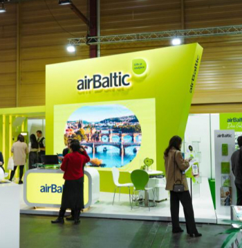 "airBaltic" stendā.