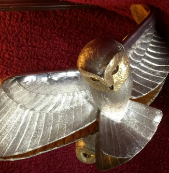 Zelta pūces statuete.