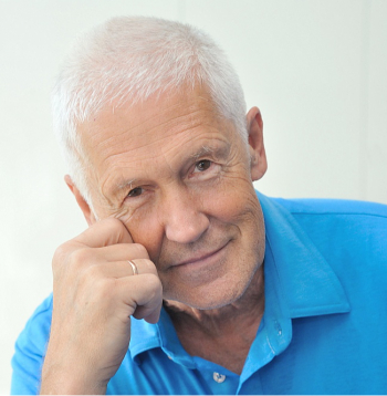 Dzintars Ābiķis: "Var lamāt pie varas esošās un bijušās partijas, tomēr – Latvija sekmīgi attīstās. To saku, jo esmu bijis septiņdesmit valstīs. Paskatiet, kāda ir vidējā alga Latvijā!"