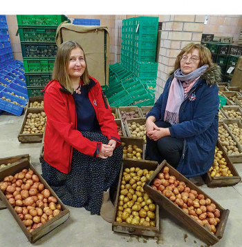 No kreisās: Ilze Dimante un Ilze Skrabule.