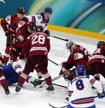 Hokeja priekšsacīkšu spēle starp Latvijas un ASV valstsvienībām Santagiulia ledus hokeja arēnā Milānā 2026. gada Milānas un Kortīnas ziemas olimpiskajās spēlēs Itālijā.