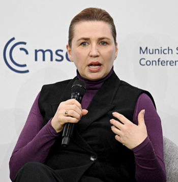 Dānijas premjerministre Mete Frederiksena sestdien Minhenes drošības konferencē paziņoja, ka ASV prezidents Donalds Tramps nav zaudējis interesi par Dānijas autonomo teritoriju Grenlandi. Dānijas premjerministre Mete Frederiksena sestdien Minhenes drošības konferencē paziņoja, ka ASV prezidents Donalds Tramps nav zaudējis interesi par Dānijas autonomo teritoriju Grenlandi.