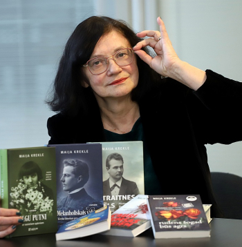 Maija Krekle: "Kad visi sabraucam kopā laukos un tur svinam mazmeitas dzimšanas dienu, kopā sanāk vairāk nekā pussimt ciemiņu. Tad uzreiz jūtu, ka tautai ir nākotne, un ļoti gribētos cerēt, ka tiem bērniem atkal būs bērni."