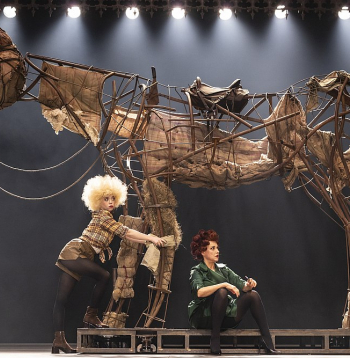 Sabīne Tīkmane (Marī), Baiba Broka (Saimniece) un dona Kihota zirgs – Rosinante.