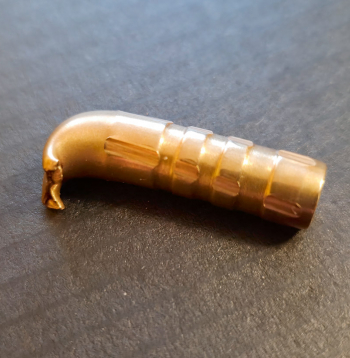 Lode dzīvnieka ķermenī bija iegājusi jau ar sānu pēc tam, kad, visticamāk, bija pieskārusies koka atvasei. Lodes priekšgals ir saliecies, nevis sākusies ekspansija. Lode dzīvnieka ķermenī bija iegājusi jau ar sānu pēc tam, kad, visticamāk, bija pieskārusies koka atvasei. Lodes priekšgals ir saliecies, nevis sākusies ekspansija.