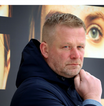 Reinis Pozņaks 2024. gada jūnijā veiksmīgi startēja Eiropas Parlamenta vēlēšanās. Viņam bija konkrēts mērķis, kas pēc pusotra gada vainagojās ar ziņojumu par bezpilota sistēmu jeb dronu izmantošanu
Eiropas drošībai.