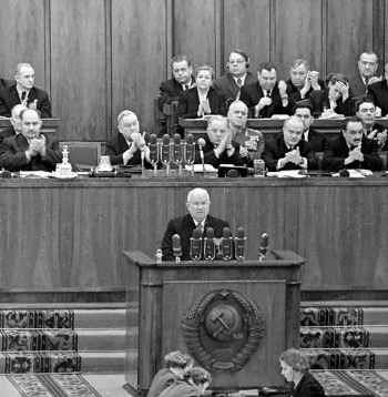 Ņikita Hruščovs Padomju Savienības
Komunistiskās partijas XX kongresa tribīnē 1956. gada 25. februārī, nosodot Josifa Staļina
personības kultu un asiņaino teroru.
