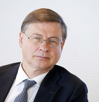 Valdis Dombrovskis, Eiropas Komisijas ekonomikas komisārs, atbildīgs arī par finansējumu Ukrainai.
