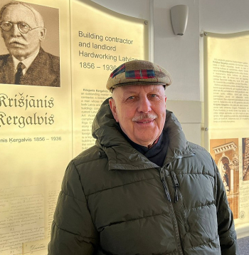 Andrejs Pebo: "Vācot materiālus par senci Krišjāni Ķergalvi un lasot par viņu, redzu, ka viņš ir daudz ziedojis izglītībai, slimnīcām, stipendijām, piedalījās Dziesmu svētku rīkošanā, atbalstīja māksliniekus. Vienmēr un visur atbalstījis latviešus un latvisko. To darīja ļoti daudzi tā laika pārtikušie pilsoņi. Prieks, ka šīs tradīcijas nav zudušas arī mūsdienās."