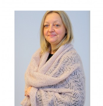 Mežģīņu plecu lakats.