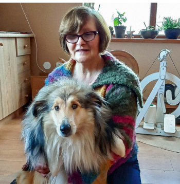 Ināra Krauja ar savu mīluli Tīnu.