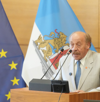 Rīgas domes deputāts Jakovs Pliners ("Stabilitātei") piedalās domes sēdē.
