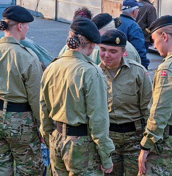 Visām dāņu sievietēm jāgatavojas karot.