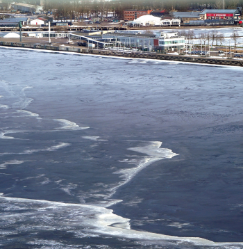 Skats uz Daugavu un Rīgas pasažieru ostu.