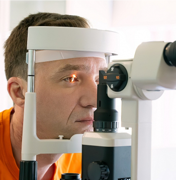 Pēc četrdesmit gadu vecuma par acu veselību jāgādā daudz rūpīgāk. Pēc četrdesmit gadu vecuma par acu veselību jāgādā daudz rūpīgāk.