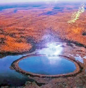 Olgui – dīvainie katli esot izgatavoti vai nu no vara, vai kāda cita ļoti līdzīga materiāla, iekšpusē esot vairākas dīvainas kameras, un tas viss turpina grimt aizvien dziļāk mūžīgajā sasalumā. Kadrs no dokumentālās filmas “In the valley of Death, Yakutia: the kurumnik enigma” (Jakutijas Nāves ielejā: kurumniku mīkla. – angļu val.).