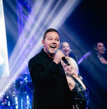 Atklāj koncertturneju "100% Lauris Reiniks".