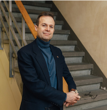 Vladislavs Žurba: "Zināšanas un patriotisms ir ļoti slikta draudzība. Valodniekiem un citiem zinātniekiem ir jāmeklē patiesība, kurai nav nekā kopīga ar patriotismu."