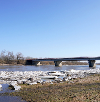 Lielupe Staļģenē pavasarī.