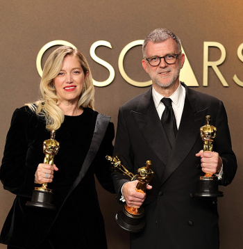 Drāma "Cīņa pēc cīņas" saņēma sešas balvas, arī kā labākā filma, par režiju un adaptēto scenāriju. No kreisās: filmas producente Sāra Mērfija un režisors Pols Tomass Andersons.