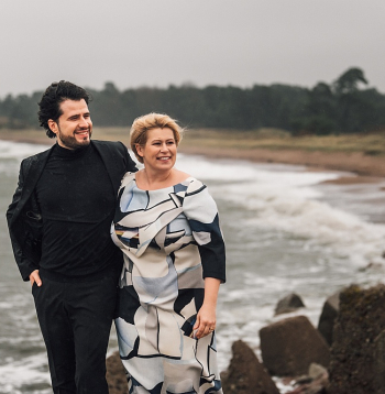 Pianists Andrejs Osokins pavasarī koncertēs kopā arī ar dziedātāju Ievu Paršu.