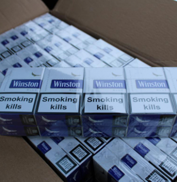 Valsts policija automašīnas bagāžas nodalījumā konstatē 30 000 cigarešu bez akcīzes nodokļu markām.