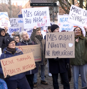Protests pie Saeimas.