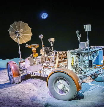 Mēness pašgājējs Hjūstonas kosmosa centrā. Ar akumulatoru darbināmais četrriteņu rovers tika izmantots uz Mēness pēdējās trīs “Apollo” programmas misijās.