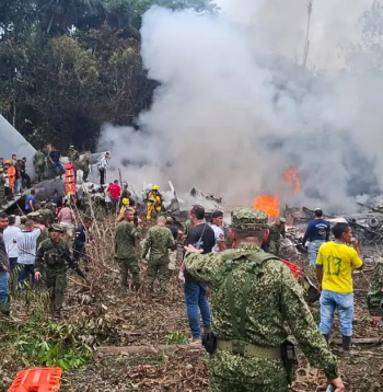 Kolumbijas dienvidos pirmdien nogāžoties militārā transporta lidmašīnai ar 125 cilvēkiem, vismaz 66 cilvēki ir gājuši bojā un vairāki desmiti ievainoti, paziņoja amatpersonas.