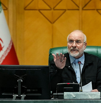 Irānas parlamenta spīkers Mohammads Bagers Galibafs varētu būt persona, ar kuru ASV risina sarunas, par starpniekiem izmantojot Pakistānu, Turciju un Ēģipti. Irānas parlamenta spīkers Mohammads Bagers Galibafs varētu būt persona, ar kuru ASV risina sarunas, par starpniekiem izmantojot Pakistānu, Turciju un Ēģipti.