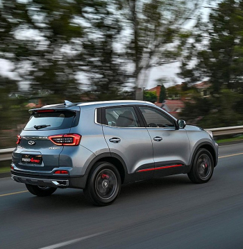 "Chery Tiggo 4": auto ar vienkāršu benzīna motoriņu, pietiekamu (90 ZS) vienmērīgai kustībai mums atļautos ātrumos.