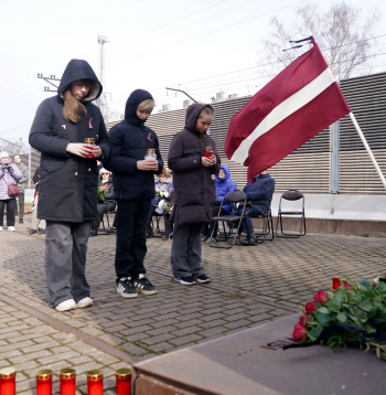 Komunistiskā genocīda upuru piemiņas dienai veltīts pasākums pie dzelzceļa stacijas "Šķirotava".