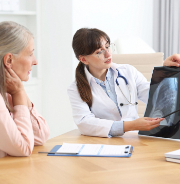 Diagnozes apstiprināšanai nepieciešams plaušu rentgens un krēpu analīze.