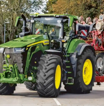 'John Deere 8R' traktors.