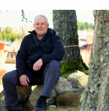 Zosēnu kooperatīvās krājaizdevu sabiedrības valdes priekšsēdētājs Jānis Livčāns: "Mūsu priekšrocība ir tā, ka mēs strādājam šeit – Cēsu un apkārtējos novados – un bankas nemaz tik labprāt kredītus šeit neizsniedz. Kredītu nekustamā īpašuma pirkšanai šajos novados mēs dažkārt spējam izsniegt ar aptuveni divreiz zemākām likmēm nekā bankas."