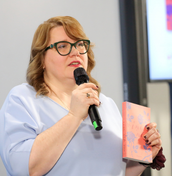 Kristīne Jučkovica: "Stāstus veidojusi mana iztēle, kas dziļi sakņojas manos dzimtas izpētes materiālos."