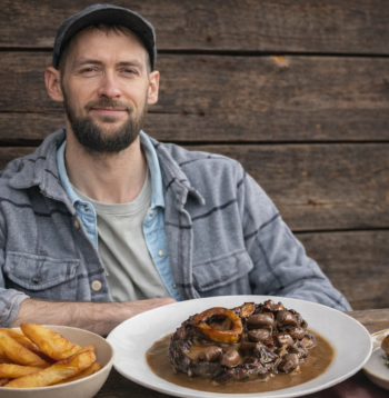 Gatavo Žanis Raivo Behmanis. Lieldienu galds kā restorānā — "Osso buco" un citrusu krēms mājas virtuvē.