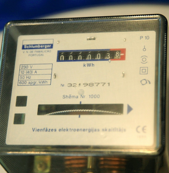 Šīs ziemas un pavasara mija nodemonstrēja, kāda ir cenas starpība no gāzes un no atjaunojamiem resursiem ražotai elektrībai. Martā ražošanu nodrošināja saules parki un hidroelektrostacijas un šādi ražota elektrība bija par 52% lētāka nekā elektrība februārī, kad tā tika ražota no dabasgāzes.