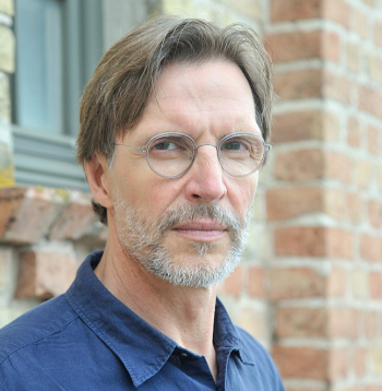 Kaspars Putniņš: "Māksla ir viena no iespējām, kas var mūs izzūmēt ārā no mūsu mazās patiesības un mazās pasaules, spējot dot apjausmu vairāk par lielumu."