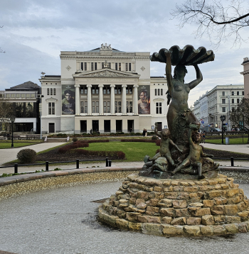 Latvijas Nacionālās operas ēka, 2024. gads. Latvijas Nacionālās operas ēka, 2024. gads.