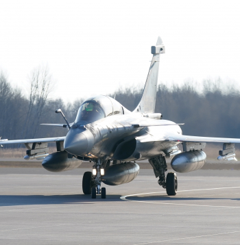 Francijas iznīcinātāji "Rafale" ierodas militārajā bāzē "Lielvārde".