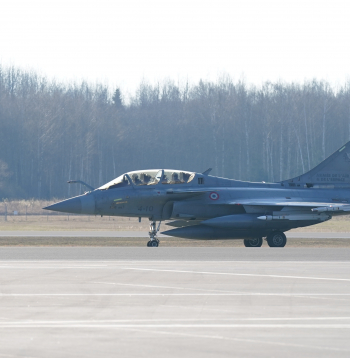 Francijas iznīcinātāji "Rafale" ierodas militārajā bāzē "Lielvārde".