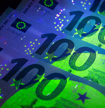 Eiropas Parlamenta priekšlikumi faktiski nozīmē ne tikai lielākas ES dalībvalstu iemaksas valstu savienības budžetā, bet arī iespējamu vairāku jaunu Paneiropas nodokļu ieviešanu. Piemēram, tiek apspriests kopīgs Eiropas nodoklis tiešsaistes azartspēlēm.