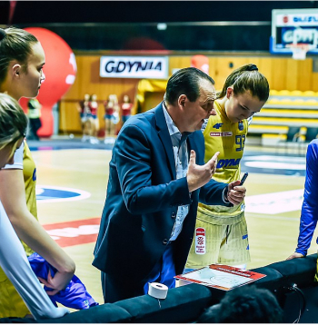 Polija bija piektā valsts, kur Mārtiņš Zībarts strādājis par basketbola treneri.