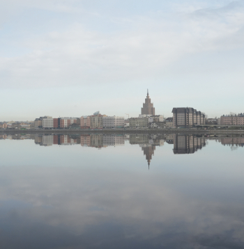 Skats uz Zinātņu akadēmiju un Rīgas panorāmu.