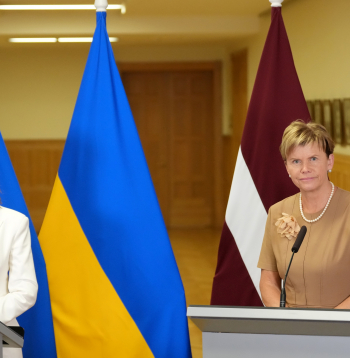 Ukrainas ārlietu ministra vietniece Mariana Betsa (Mariana Betsa) (no kreisās) un Latvijas ārlietu ministre Baiba Braže piedalās preses konferencē pēc tikšanās Ārlietu ministrijā.