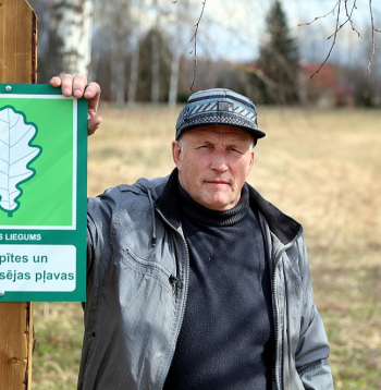 Jēkabpils novada Zasas pagasta piemājas saimniecības "Dzintari" īpašnieks Juris Krūmiņš: "Biju ļoti izbrīnīts, ka meliorētajās zemes platībās, kuras aizvadītajos gados aparām un kurās pļāvām sienu lopbarībai, piepeši atklātas aizsargājamu sugu dzīvotnes."