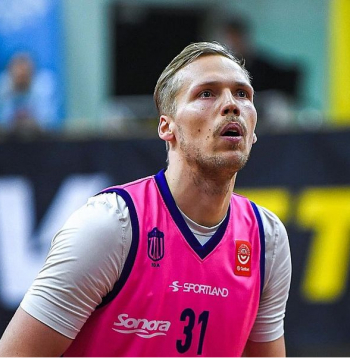 Rīgas pieredzējušā zeļļa Jāņa Bērziņa meistarībai pusfināla sērijā būs liela nozīme.